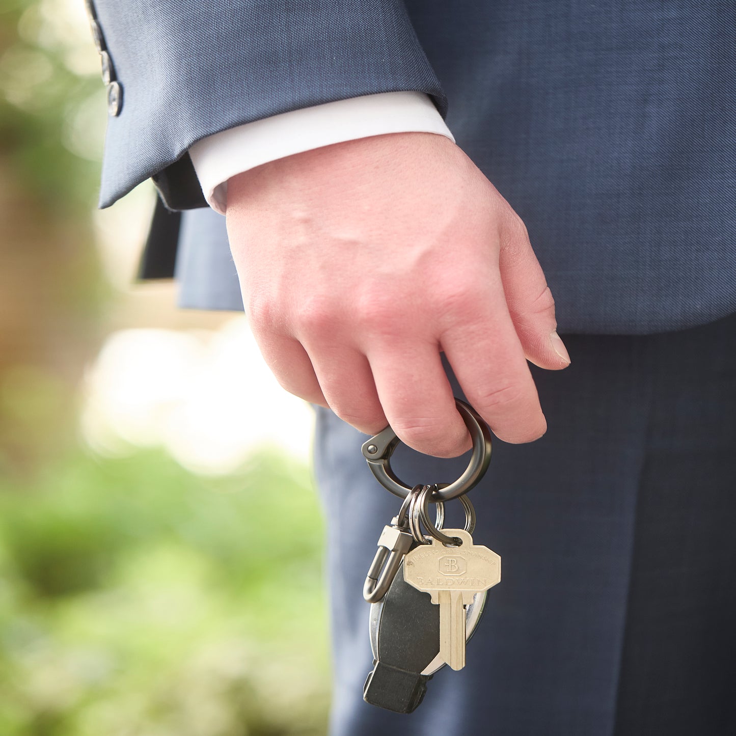 Matte black men's keychain, must-have men's accessory.
