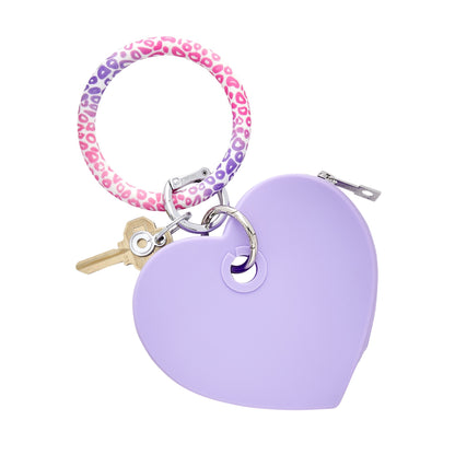 Heart pouch in silicone with zipper and attached to the pink cheetah big o keyring.