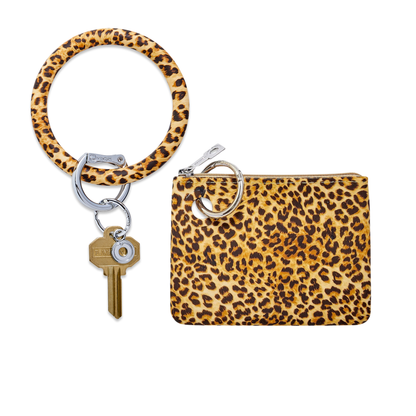 Pouch wristlet in smooth silicone for style in Cheetah print.