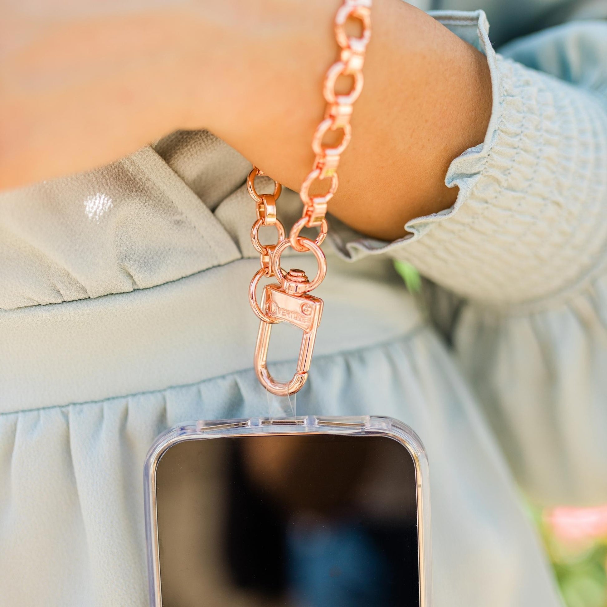 The Hook Me Up™ Chain Wristlet - Rose Gold – Oventure